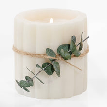 Load image into Gallery viewer, Andaluca - Palo Santo Scented White Marble Candle with Ridges